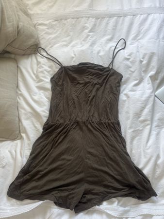 H&M Olive Green Romper - Perfect for Summer Days! ☀️
