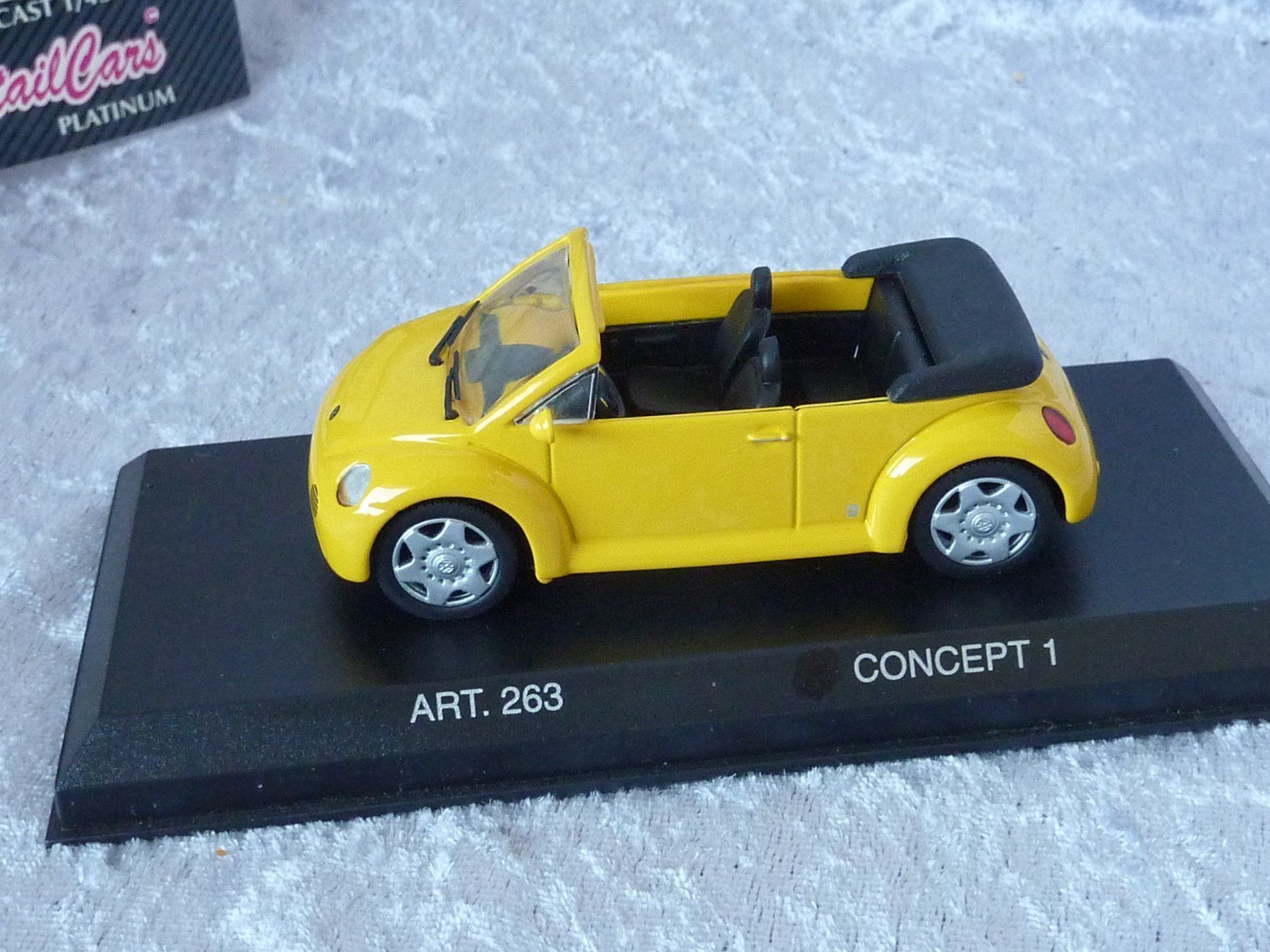 Volkswagen Modellini d'auto: VW Beetle Concept Cabrio 1994  1:43 – Nuovo e nell'imballaggio originale da Dürrenäsch venduto da modellautos4you 2