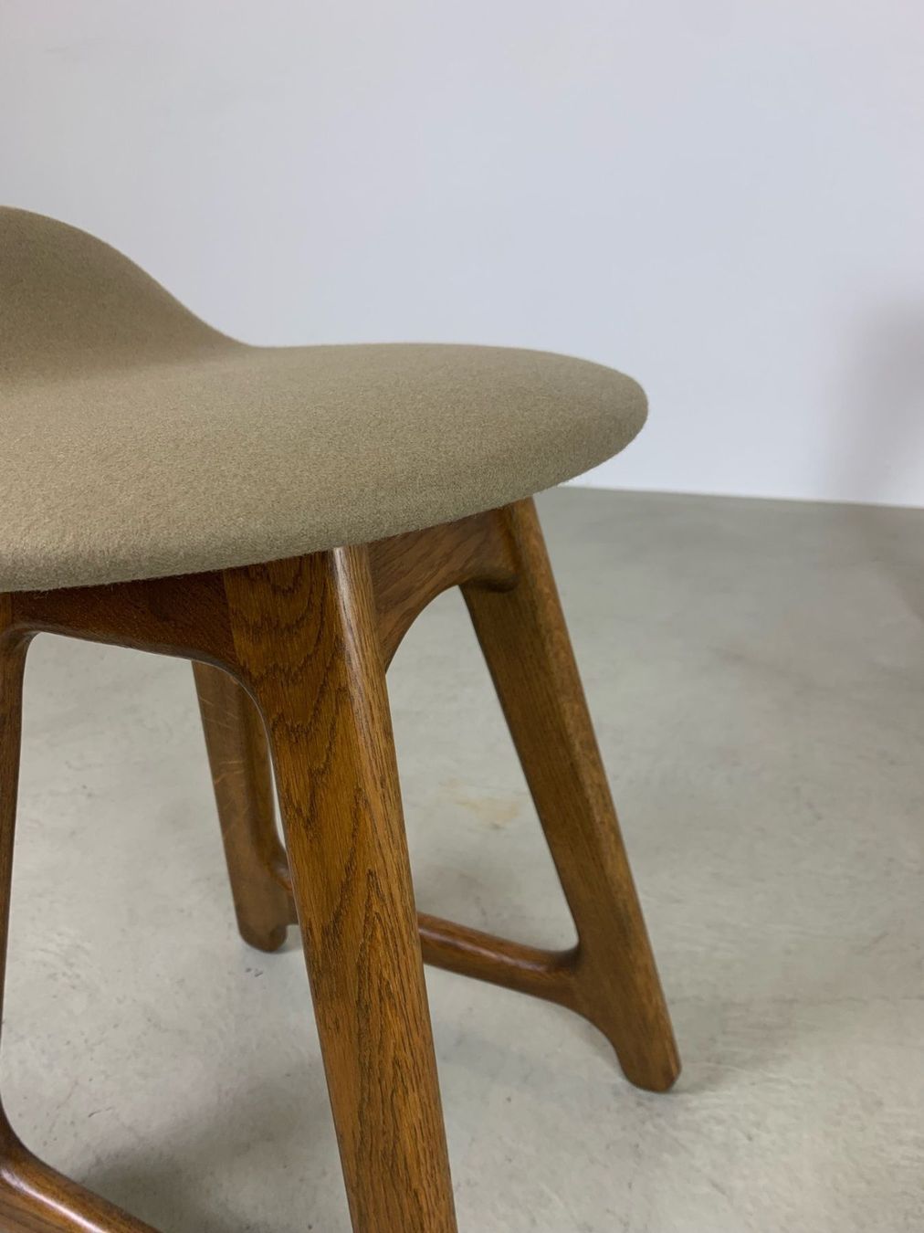 Sgabelli: 2x Hocker Erik Buch neu bezogen 60er – Usato da Basel venduto da MidMod20C 3