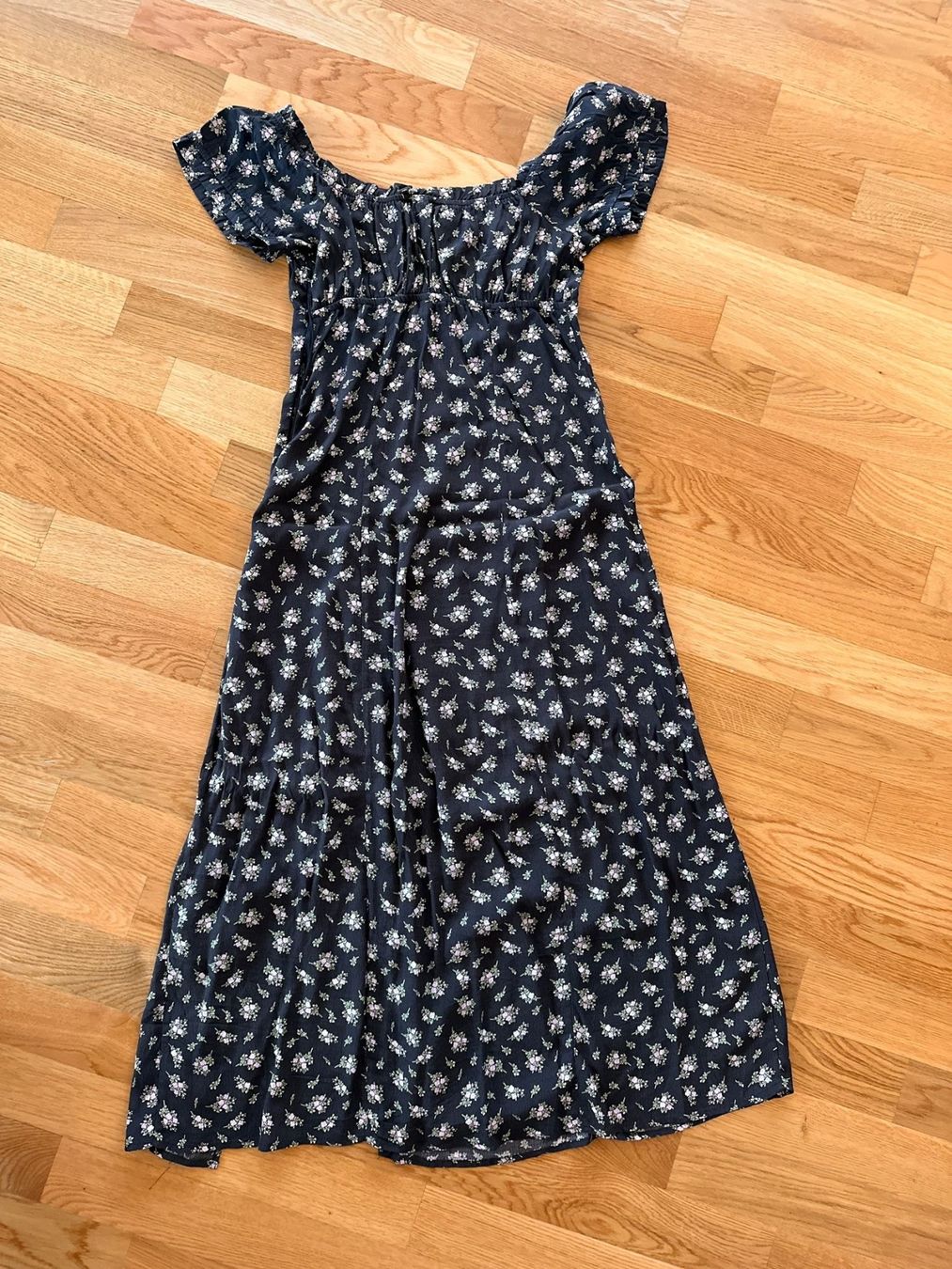 H&M Vestiti: Sommerkleid mit Schlitz. Viskose. Gr. 36. – Usato da Zürich venduto da Sunnyflower97 6