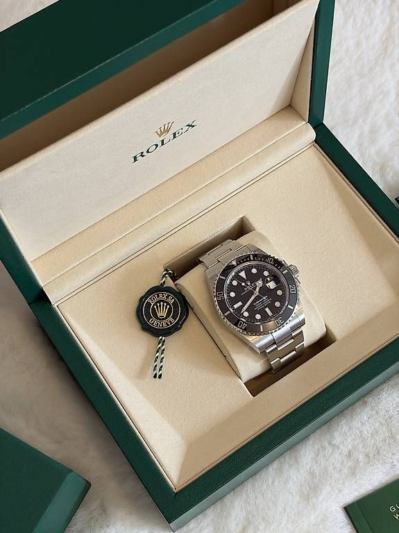 Montres: Rolex Submariner Date. 2023 – Neuf avec emballage d'origine à Bern par ale_pzz6