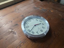 Radio Controlled Wanduhr Silber D: 25cm ab 1.-