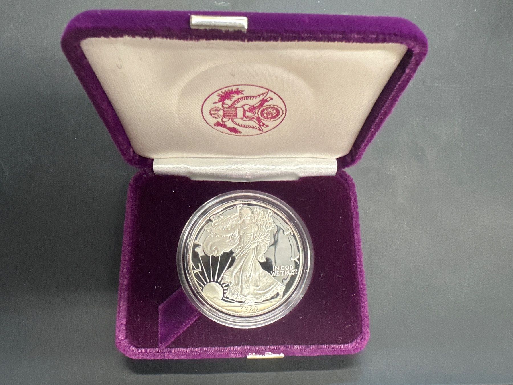 Tutti le monete: 1 Unze Silber American Eagle 1986 mit Originalbox – Nuovo e nell'imballaggio originale da Herisau venduto da herau