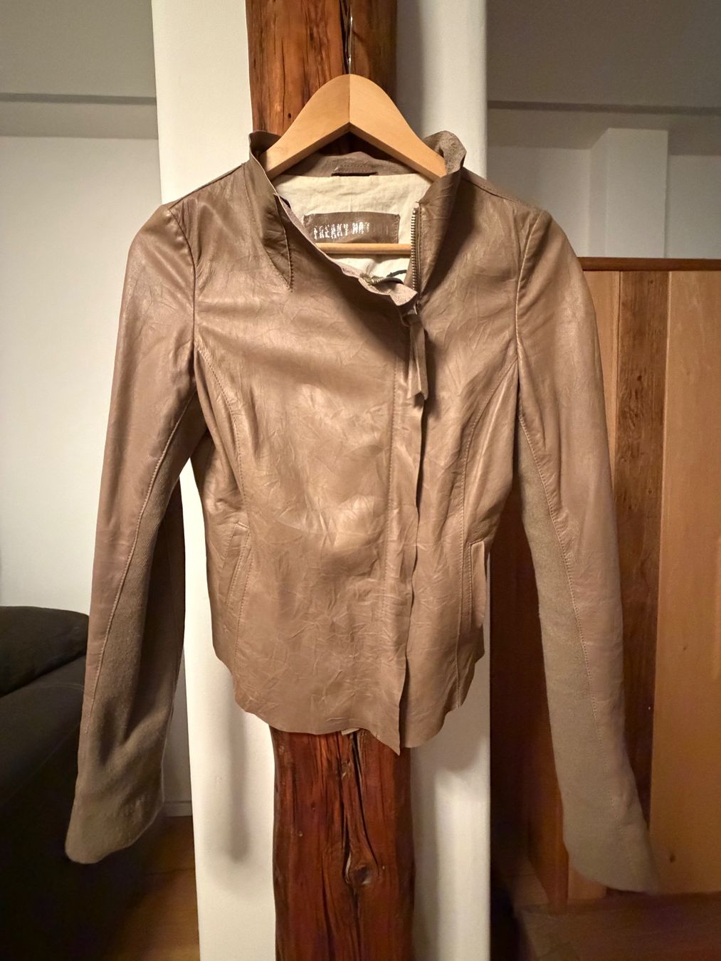 Giacche: Freaky Nation Lederjacke Beige Gr. S – Usato da Baltschieder venduto da Nadetschgi