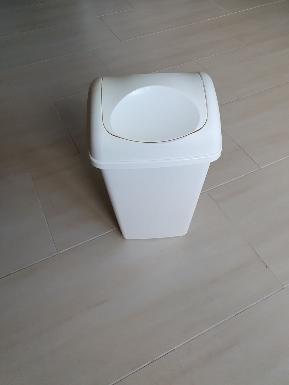Sonstiges für Haushalt & Wohnen: Kostmetik Eimerle weiss – Gebraucht aus Ennetbühl von Steph048