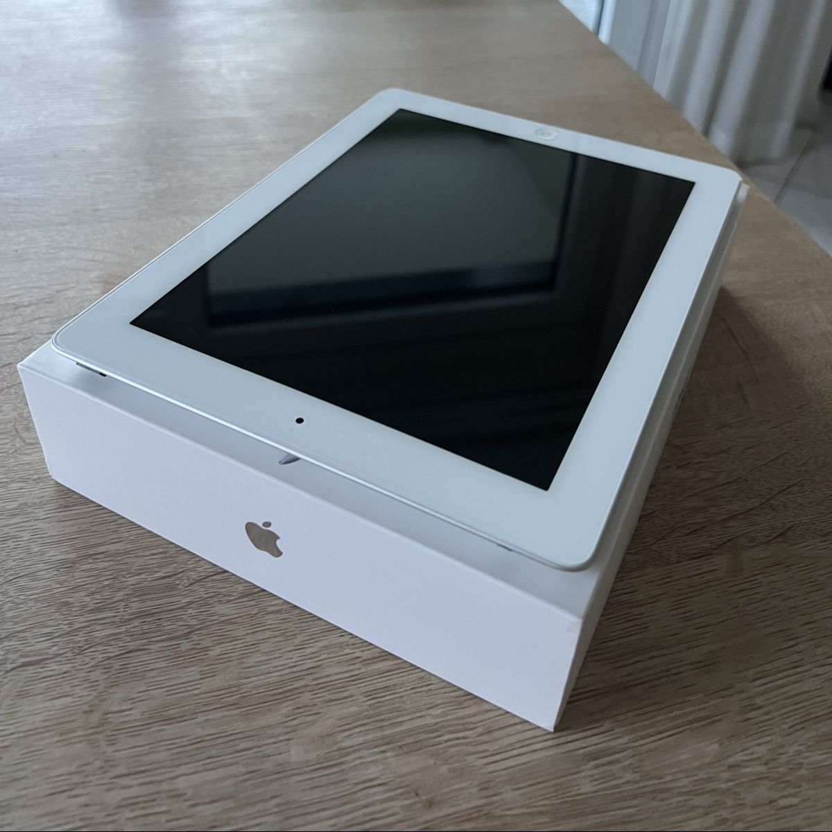 Apple Tablet PC: Apple iPad 4. Generation Wi-Fi 64 GB Weiss – Usato da Beromünster venduto da rin10 2