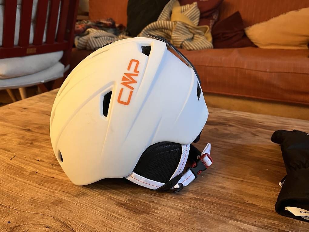 Caschi: Ensemble de ski complet  Casque, masque et gants – Usato da Genève venduto da Stretton 1