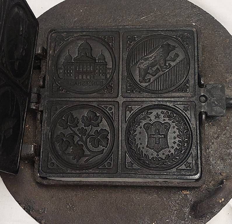 Teglie da forno: Moule à bricelets bernois en fonte – Usato da Cortaillod venduto da Tquila67 1