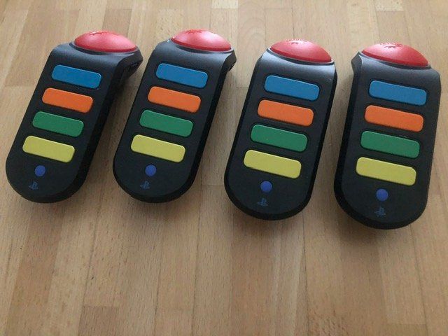 Jeux: 4 Buzz Wireless Set Controller - PS 3 – D'occasion à Nussbaumen AG par Pika-Shop