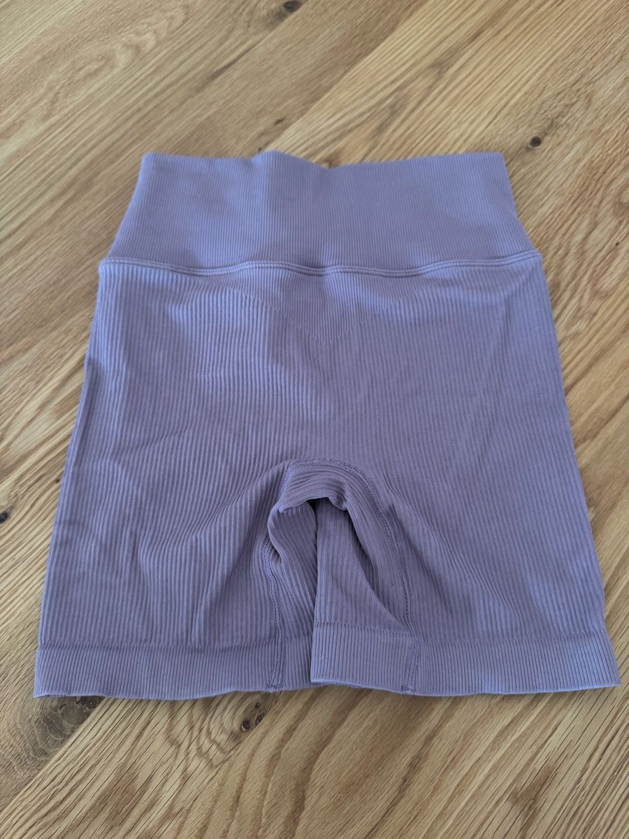 Pantaloni: Peachy Passion Fitness Shorts – Nuovo (secondo la descrizione) da Oberuzwil venduto da lynni_97 1