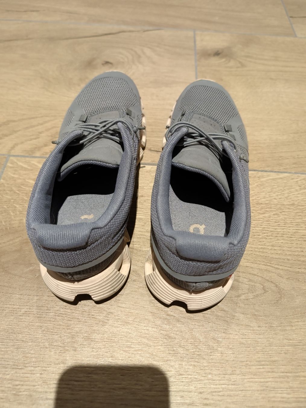 On Scarpe da donna: On Running Cloud Sneaker grau Damen Grösse 37.5 – Usato da Märstetten venduto da schoggi_chaefer92 2