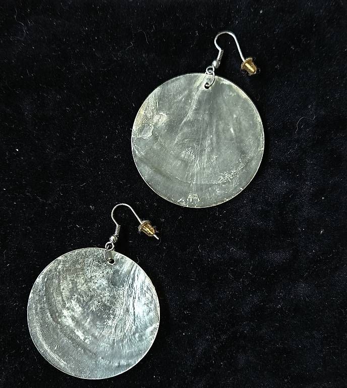 Ohrringe & -stecker: Perlmutt Ohrringe – Gebraucht aus Rotkreuz von Kaffitanteli