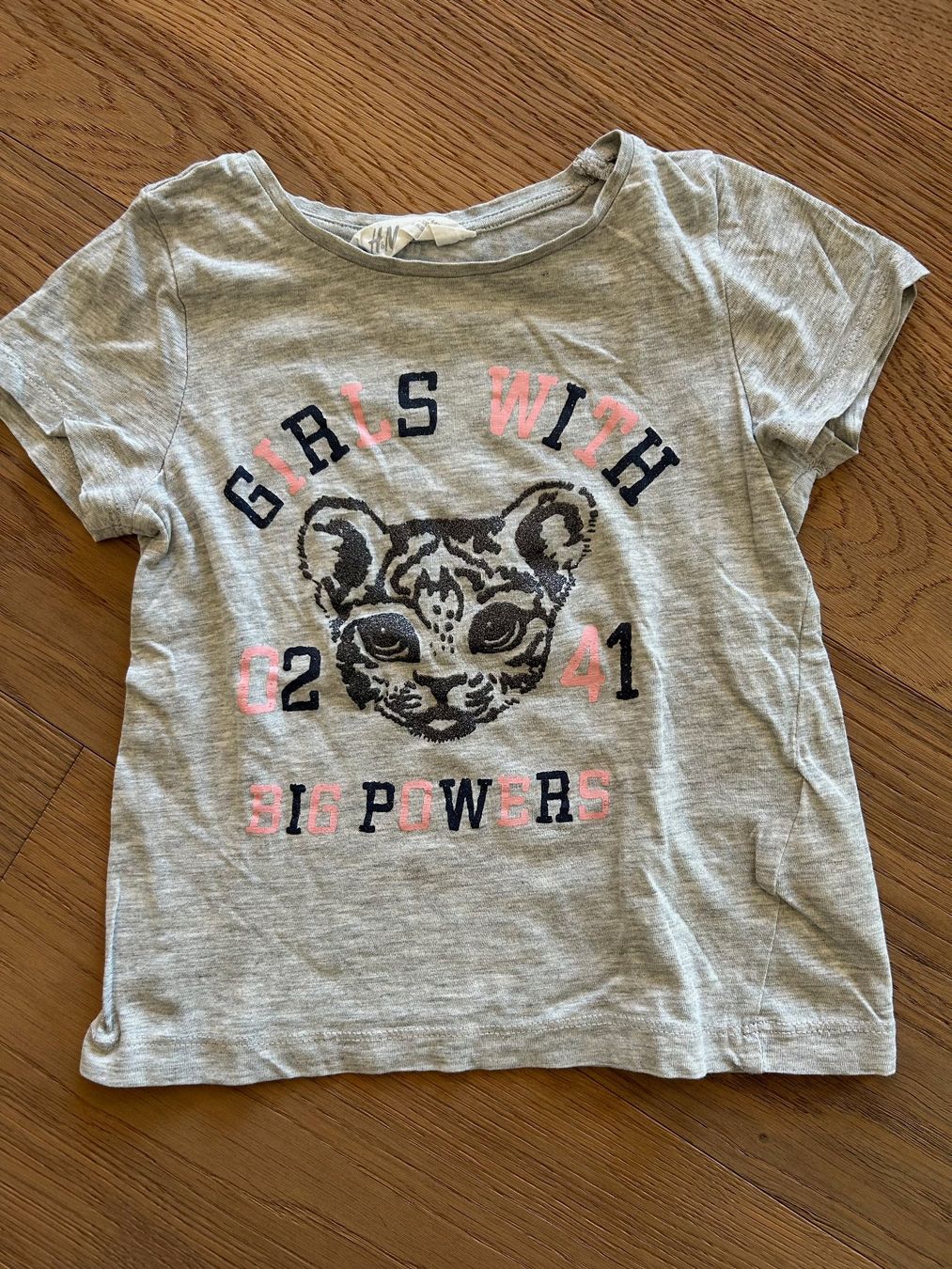 H&M Blusen, T-Shirts & Tops: T-Shirt Grösse 110/116 – Gebraucht aus Zürich von Aez.01