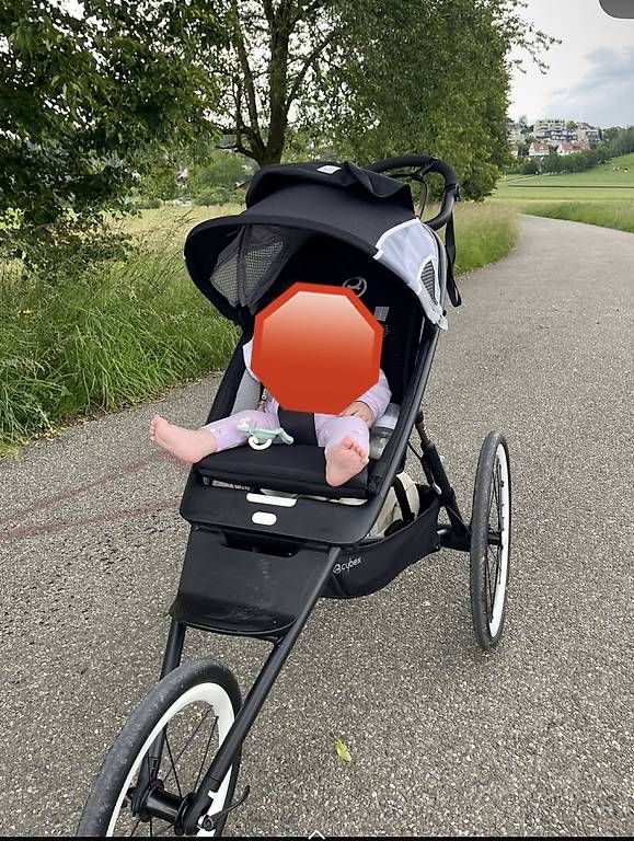 Plaquettes & Badges: Cybex Avi Spin / Jogger – D'occasion à Uster par mar_6flq