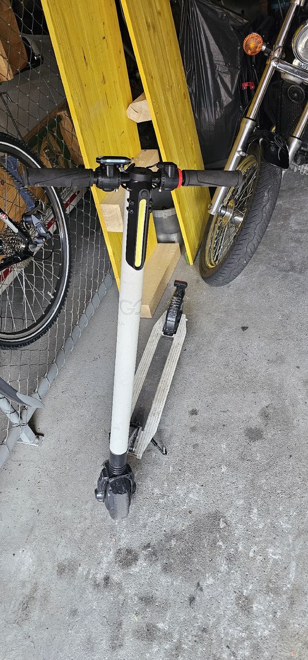 Elektromobile: E scooter GO in weiss – Gebraucht aus Azmoos von Jadejo 2