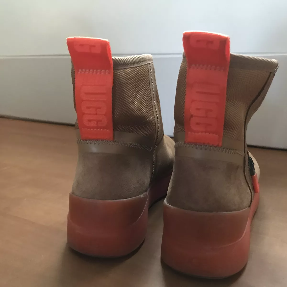 Ugg Damenschuhe: UGG Classic Tech Mini Waterproof – Neu (gemäss Beschreibung) aus Wiedlisbach von Blueberry.6 4