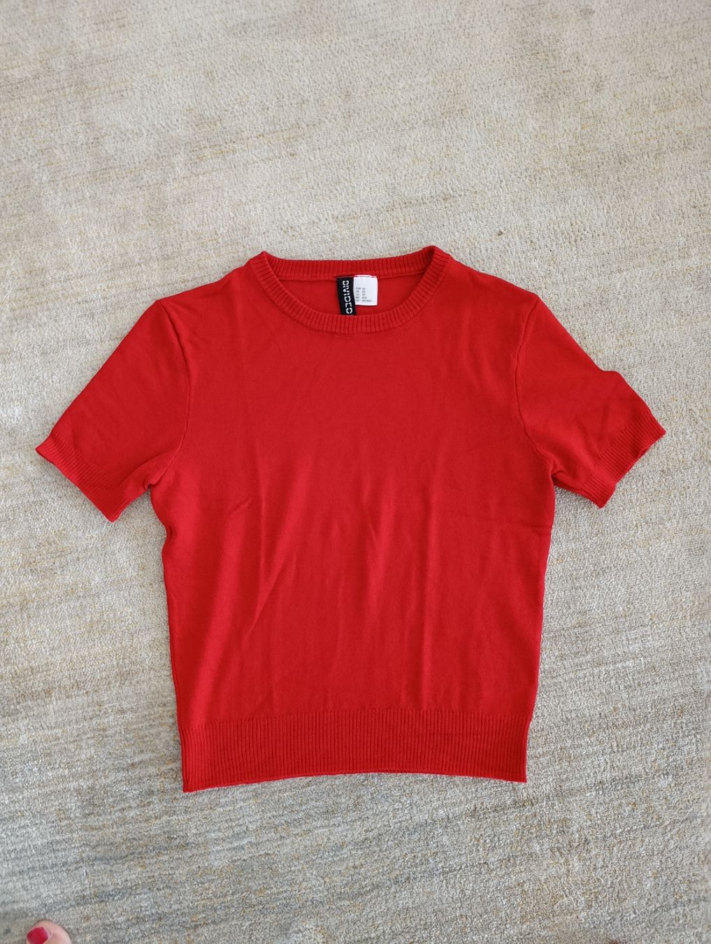 H&M T-shirt: T-SHIRT DIVIDED ROUGE XS – Usato da Sierre venduto da shirley04 1