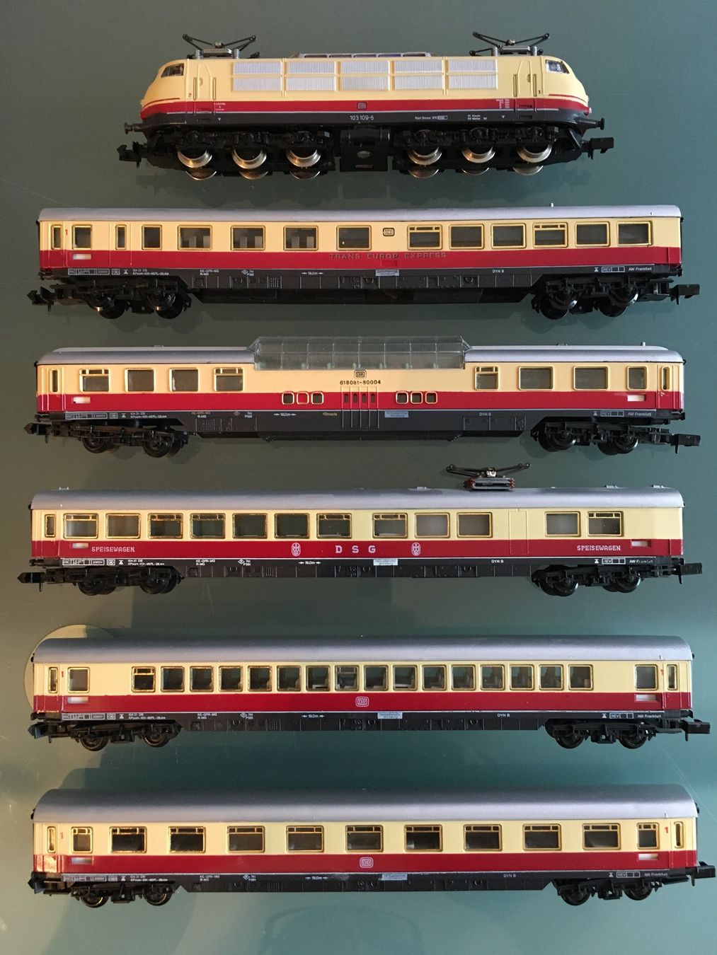 Arnold Modellini di ferrovie: Arnold Rapido TEE Zug DB E103 und 5 verschiedene Wagen – Usato da holziken venduto da Weston 6