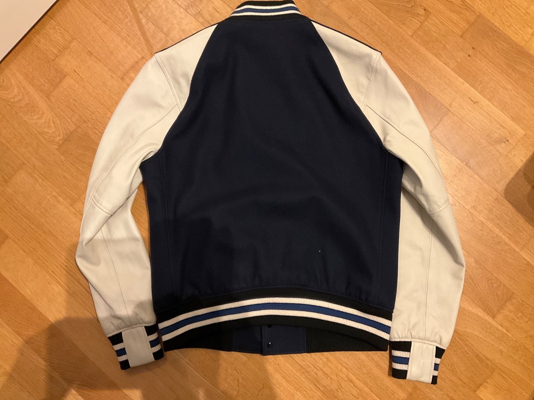 Giacche: Varsity Jacke – Usato da Bülach venduto da Suters0403 3