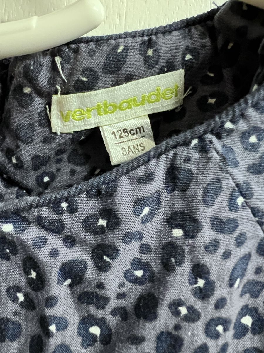 Camicette, T-shirt & Top: Mädchen Bluse mit Leopardenmuster, Gr. 126 eher 120 – Usato da Teufen AR venduto da Maleaa 1