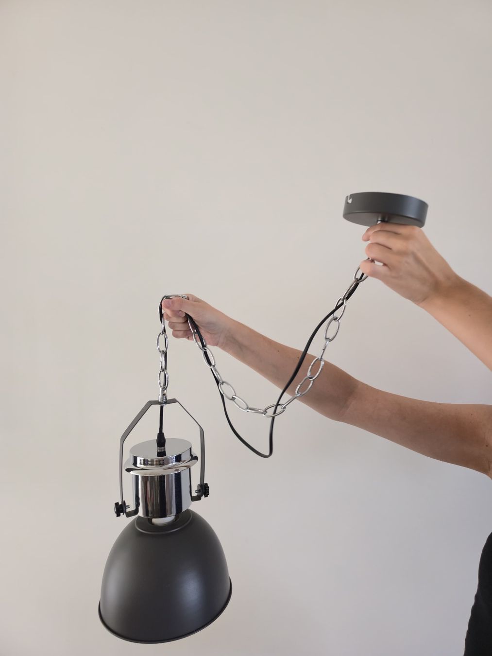 Lampes: Pendelleuchte Komplett-Set: Schwarz/Grau – D'occasion à Wädenswil par MilouvdM 1