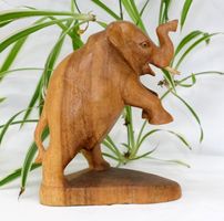Elefant aus Holz Schnitzerei