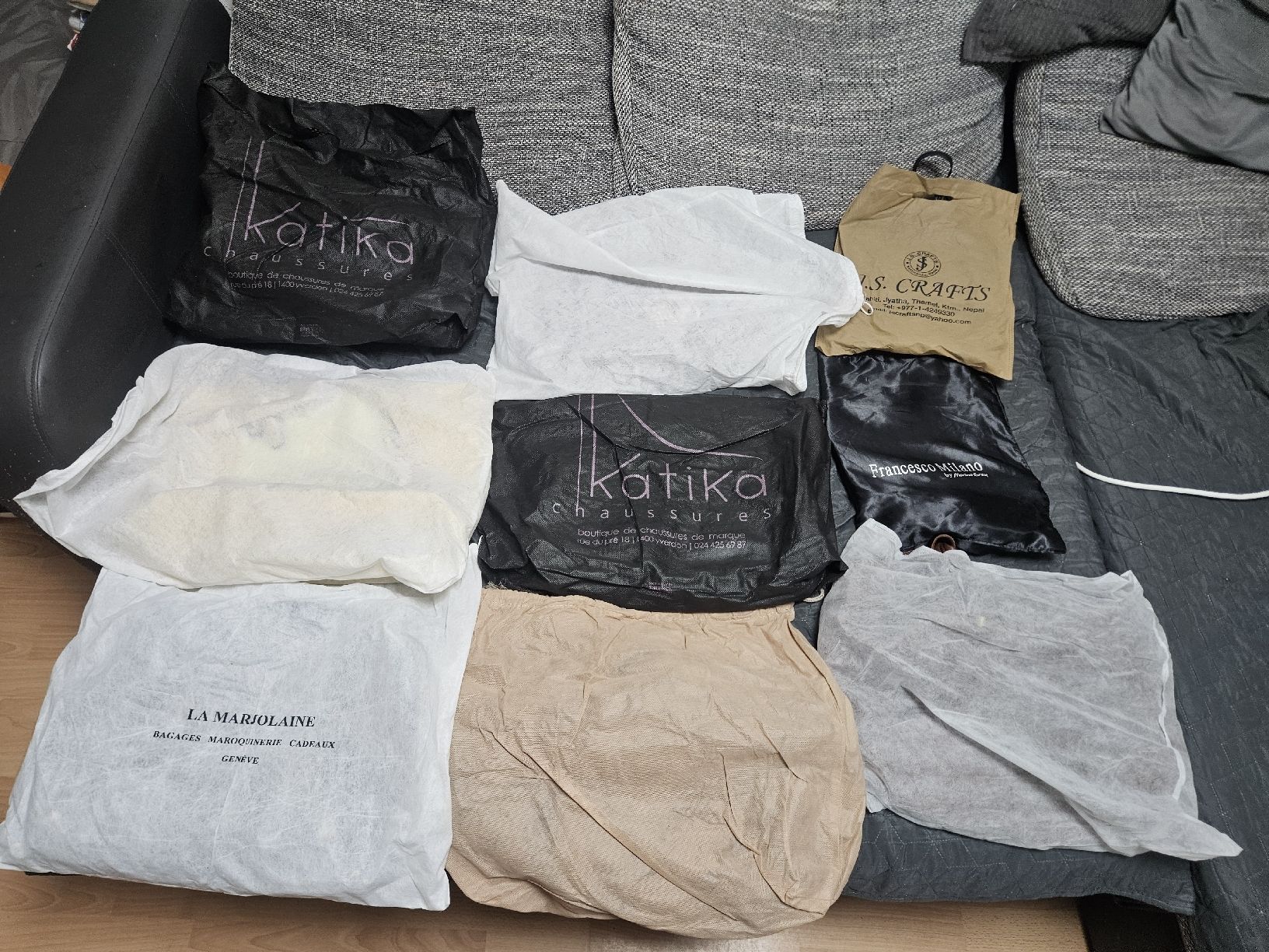 Taschen für Damen: Lots de sacs à main de marques diverses  – Neu und originalverpackt aus Payerne von rok_rd8m 2