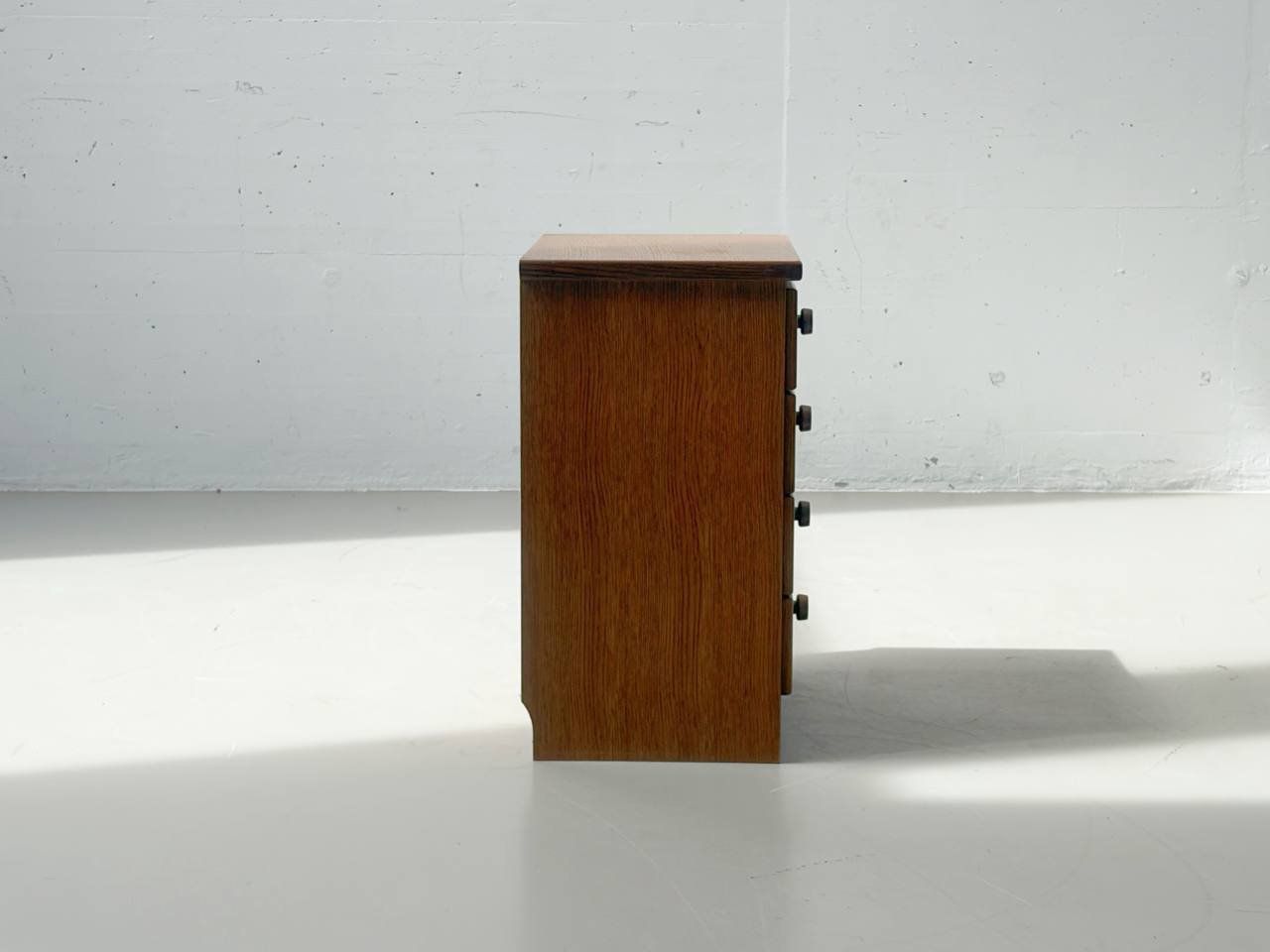 Cassettiere: Schlichte Kommode aus Eiche, 1960er – Usato da Zürich venduto da LeMoege 7