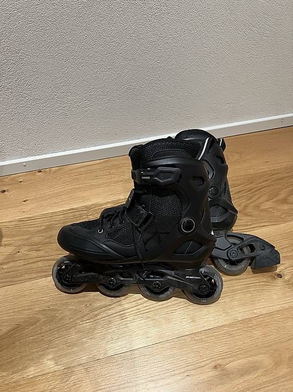 Patins à roul. & inline: Schwarze Inline-Skates / Rollerblades Grösse 40.5 – Neuf avec emballage d'origine à Mühlau par FreshPrince_ 2
