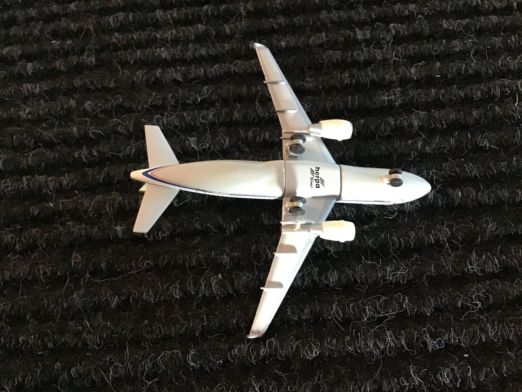 Herpa Kit di modellismo & Modellini statici: HERPA EUROWINGS  AIRBUS A319 – Usato da Männedorf venduto da Modellbau-wyss 4