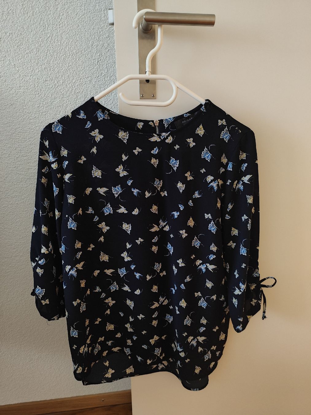 Lotti di vestiti: Kleiderpaket Bluse mit Blumenmuster, Grösse XS oder 36 – Usato da Altdorf UR venduto da fga_8v2t 6