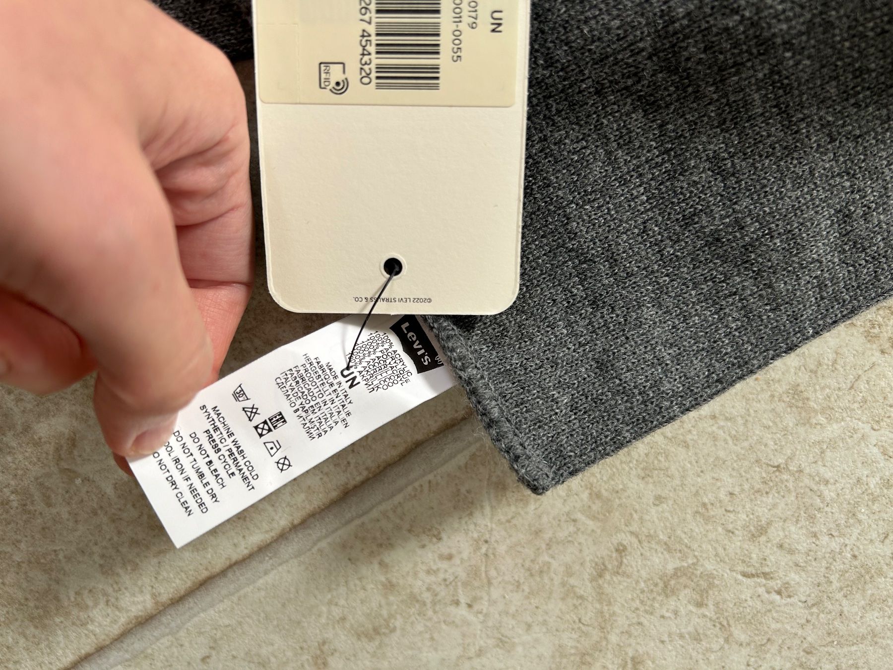 Levi's Foulard & Sciarpe: Écharpe grise unisexe Levis – Nuovo e nell'imballaggio originale da Courroux venduto da Yermakova 5