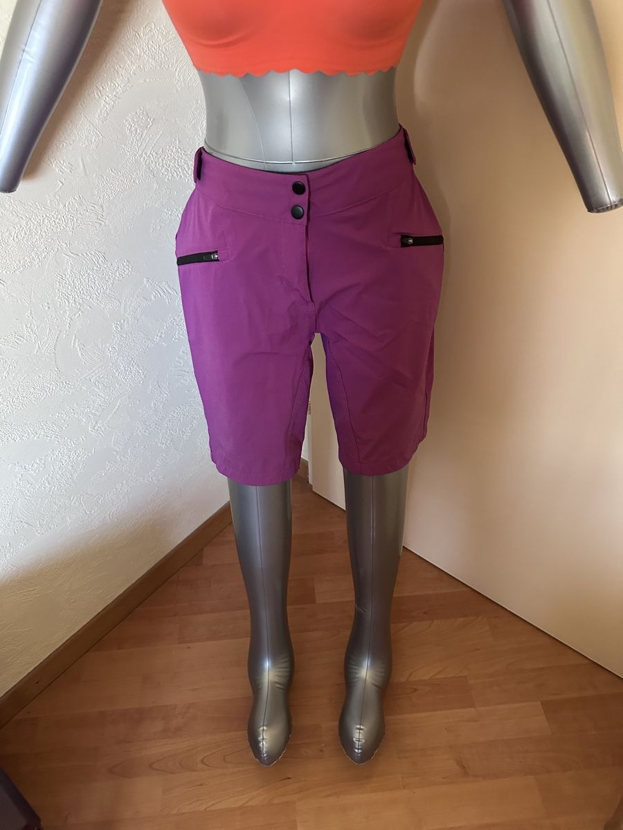 Pantaloni: Bermuda de cyclisme avec culotte intégrée – Usato da Boussens venduto da sko_9w6t
