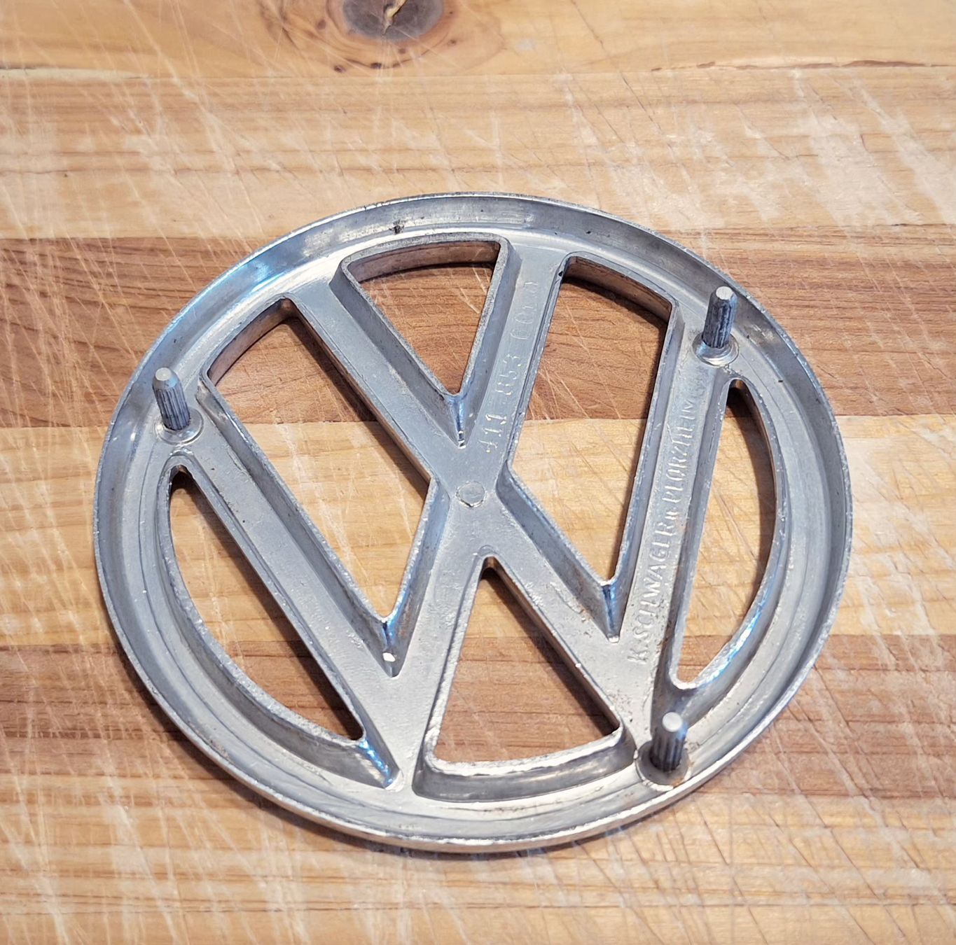 VW Tutti pezzi di ricambio auto: VW Typ 4 Emblem – Usato da Triesen venduto da BLACKSHEEP75 2
