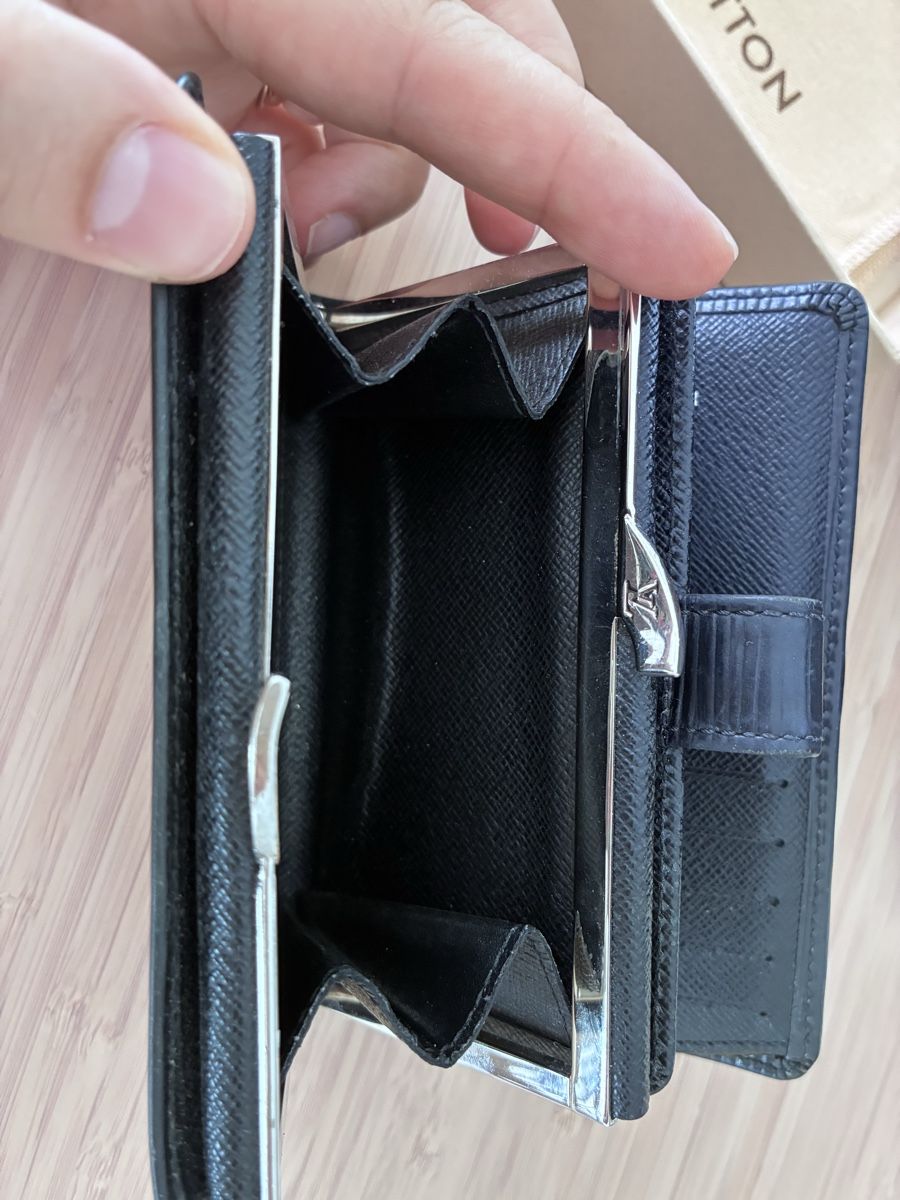 Louis Vuitton Brieftaschen: Louis Vuitton Epi Portemonnaie – Gebraucht aus Männedorf von Julilah 7