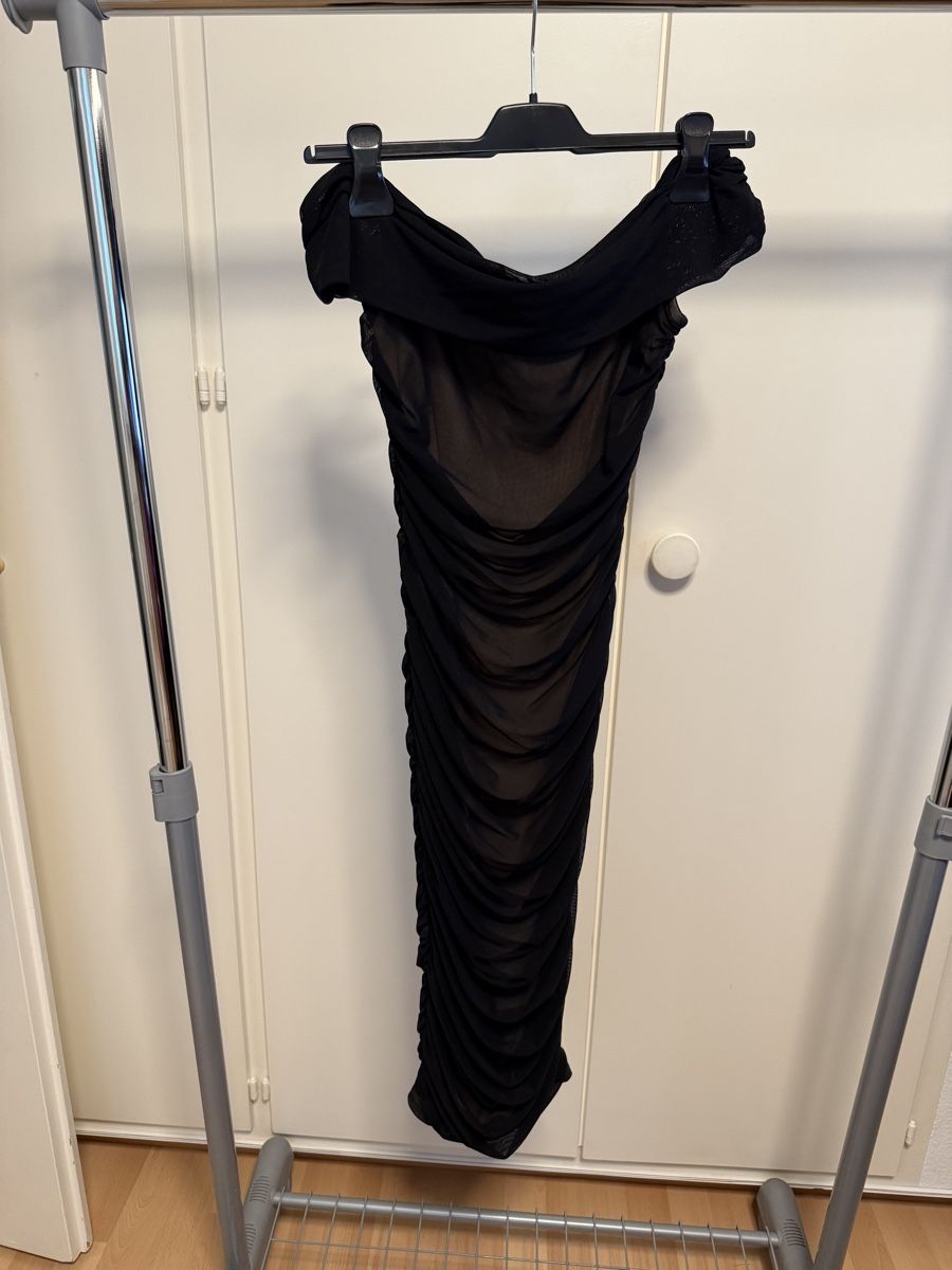 Vestiti: Schwarzes Sommerkleid, schulterfrei, Grösse 36 – Usato da Thun venduto da tat_zb9b 1