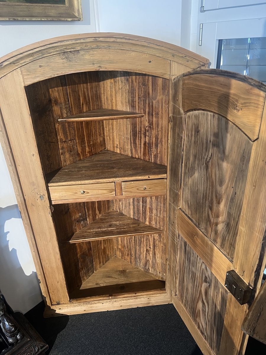 Armadi: Barocker Eckschrank – Usato da Gossau SG venduto da Keller-Antiques 3