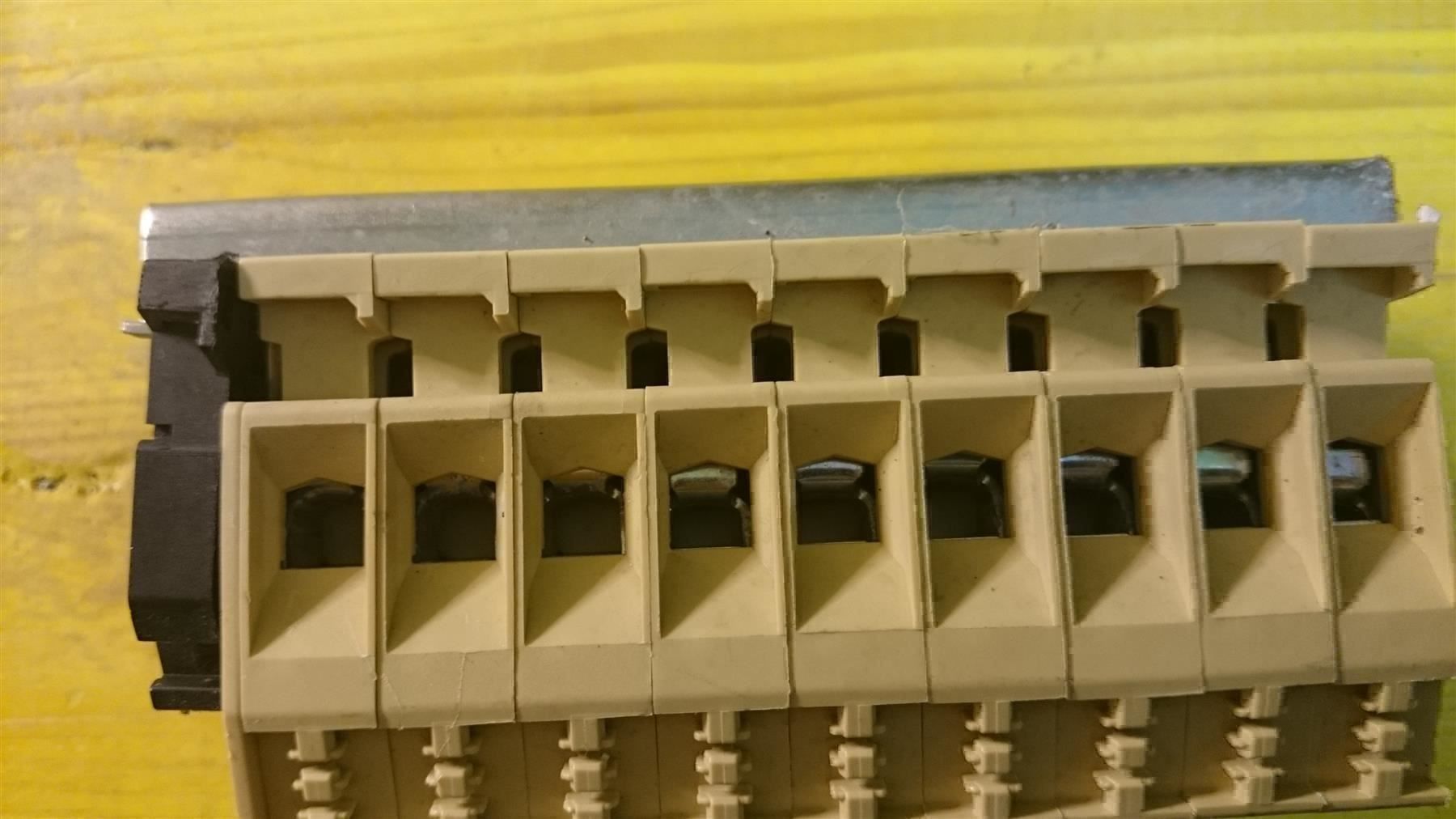Alimentazione elettrica: Reihen Elektroklemmen – Usato da Glarus venduto da Mdelphi 8