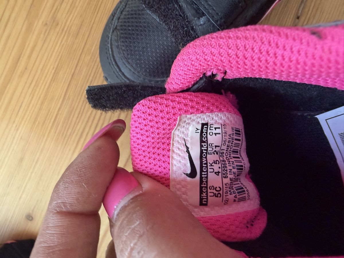 Nike Scarpe per ragazze: Mädchen Nike Schuhe  – Nuovo (secondo la descrizione) da Winznau venduto da Rainbow-13 3