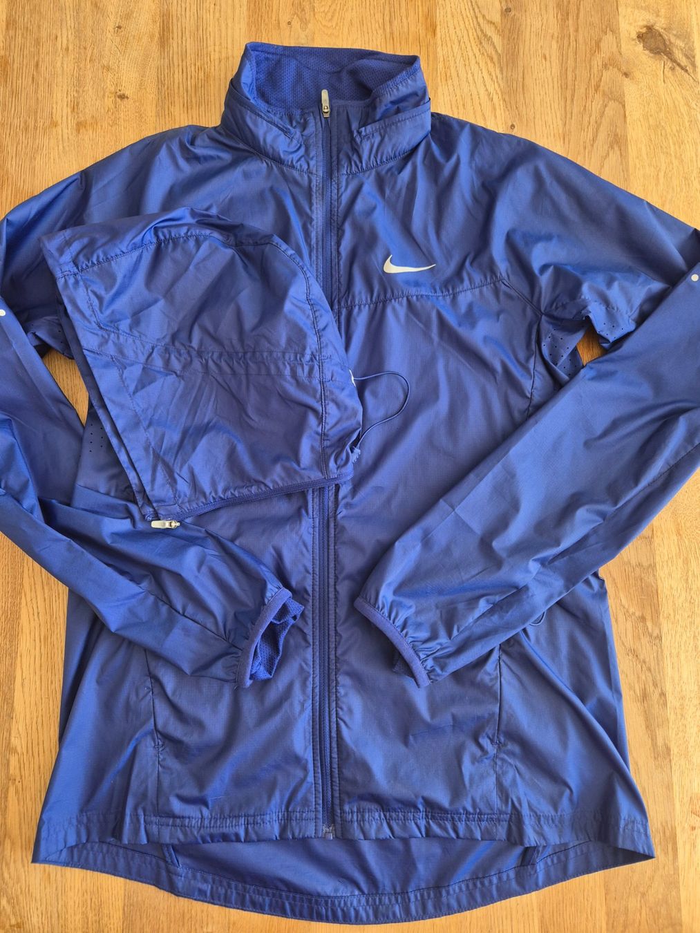 Nike Jacken: Nike Running Jacke | Gr. M | blau – Gebraucht aus Balgach von KaorinNoire