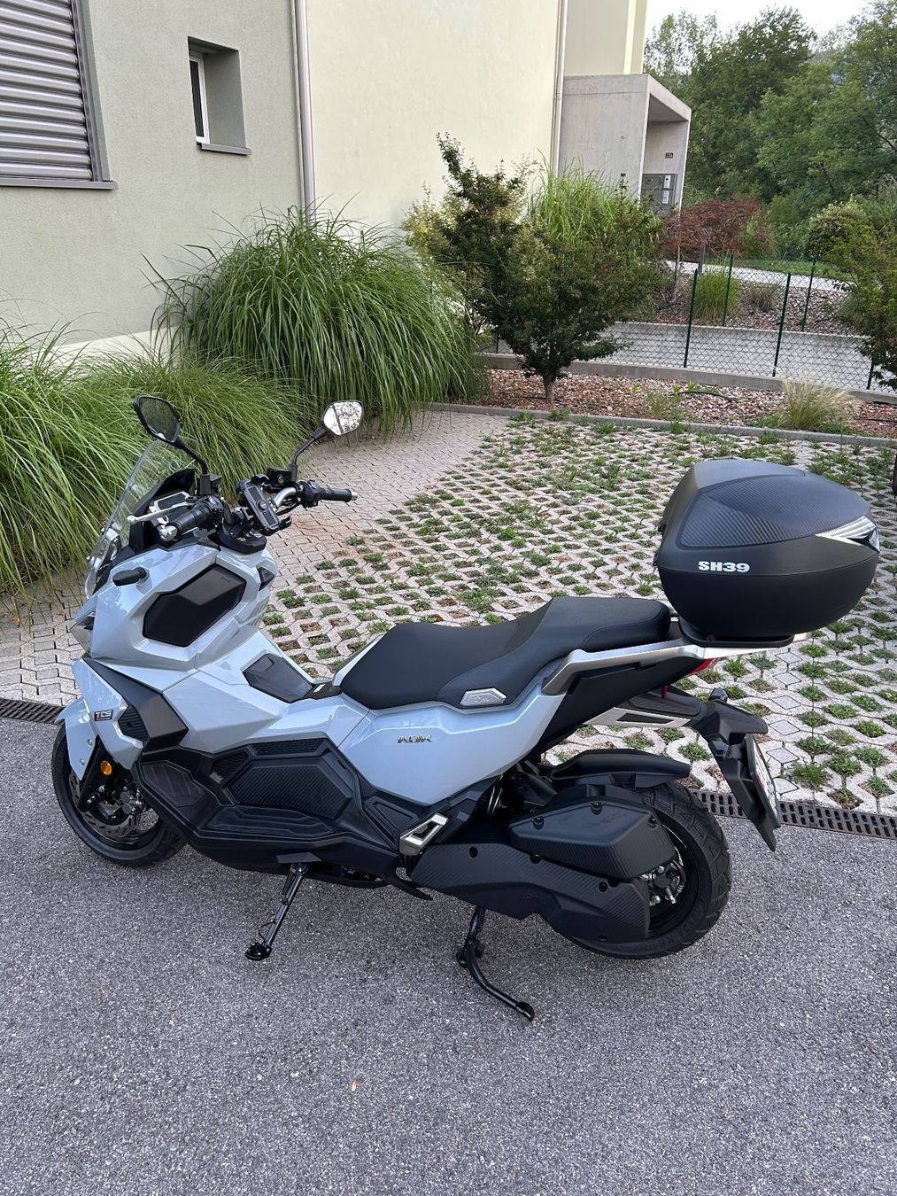 Sym Scooter: Scooter Roller SYM ADX 125 E5+ – Nuovo (secondo la descrizione) da Genestrerio venduto da Zio-Dim