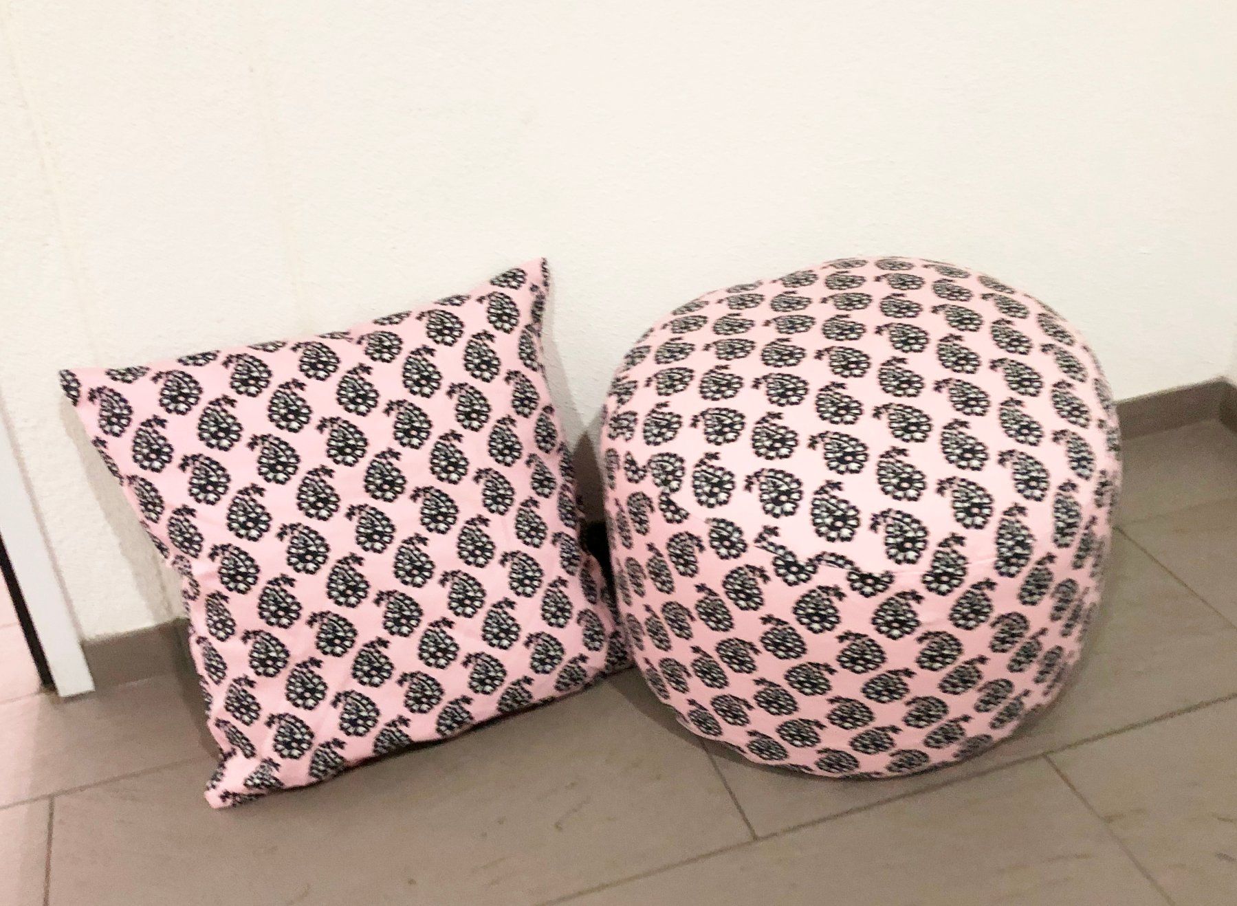 Tabourets: Sitzhocker mit Dekokissen zusammen neu – Neuf (Voir description) à Glattbrugg par Ariel012 7