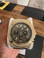 GUESS Uhr mit Swarovski-Kristallen, schwarzem Silikon