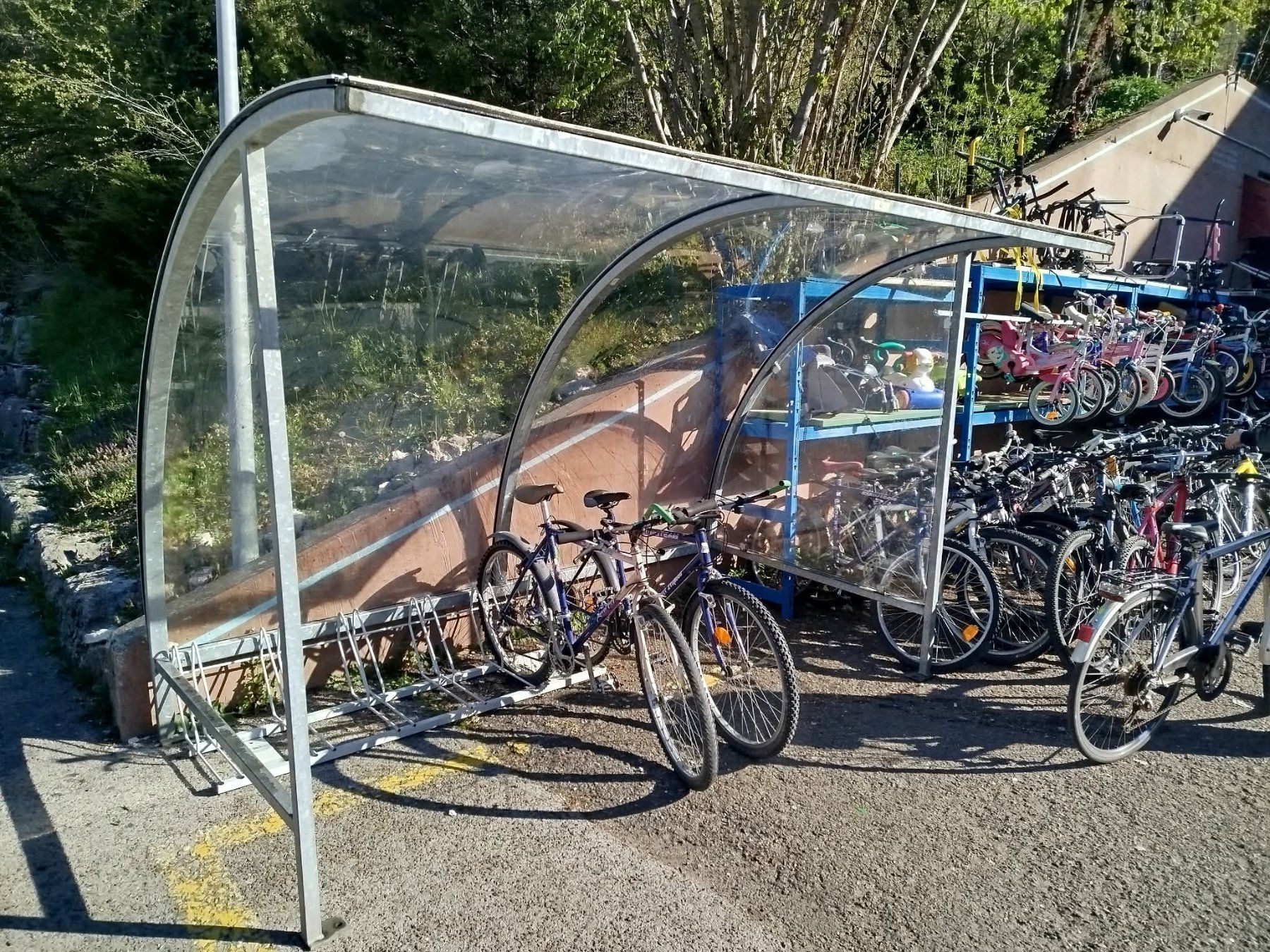 Rifugi: Abri à vélos – Usato da La Chaux-de-Fonds venduto da Emmaus2300CDF 3