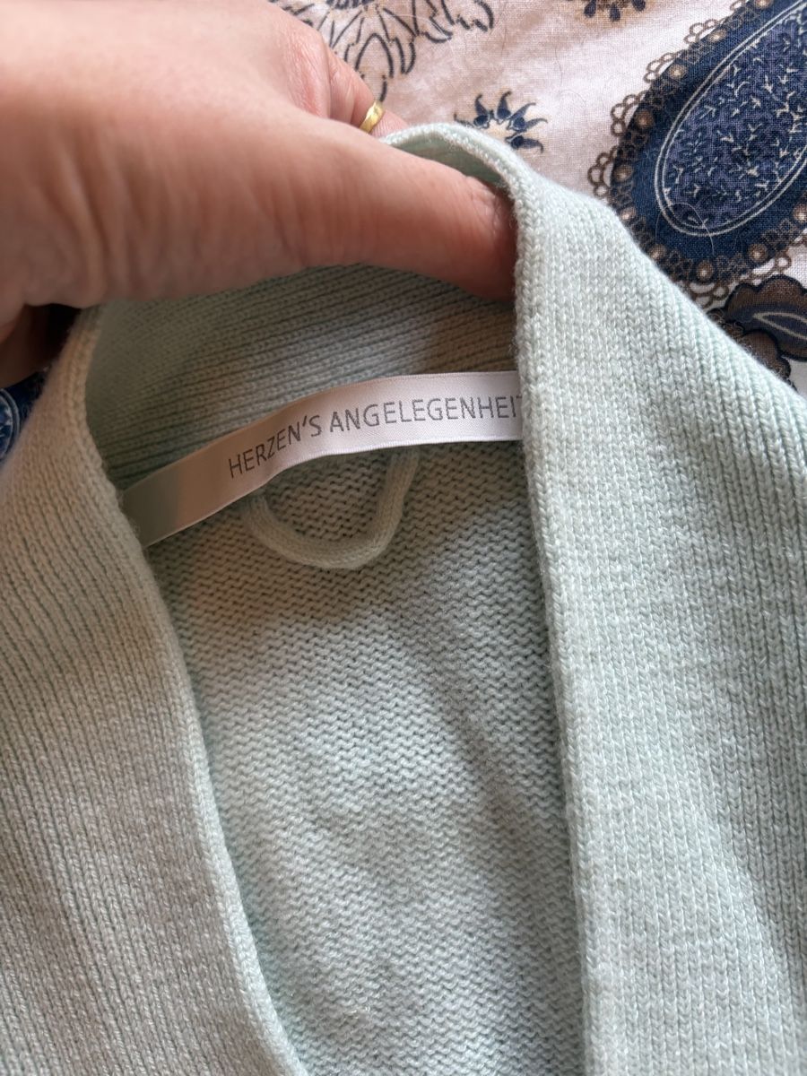 Jacken: Herzensangelegenheit Strickjacke  – Gebraucht aus Basel von Brunner.T 1