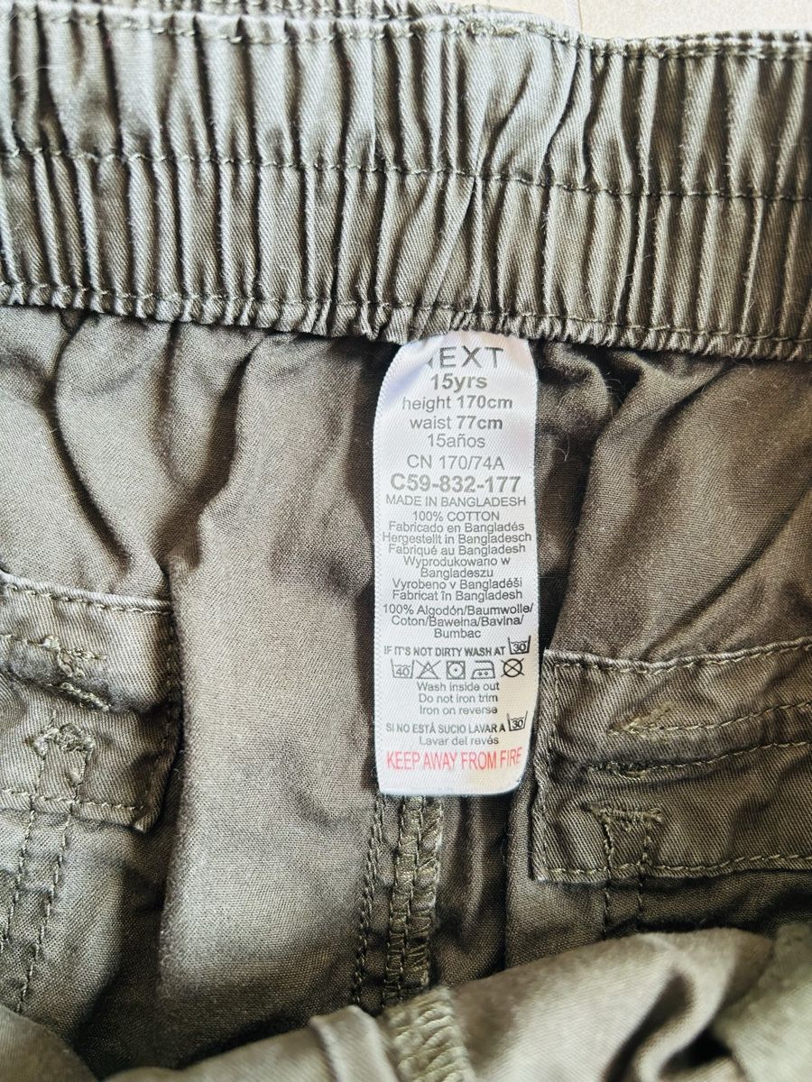 Pantaloni: Pantalon cargo court – Usato da Founex venduto da etswang 2