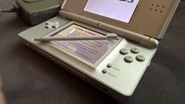Nintendo DS Konsole silber inklusive Ladegerät guter Zustand