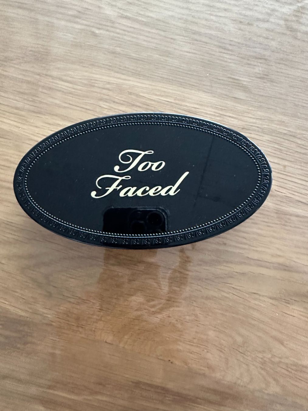 Make-up: Too Faced Turn Up The Light medium – Nuovo (secondo la descrizione) da Courgevaux venduto da Qwertz111320