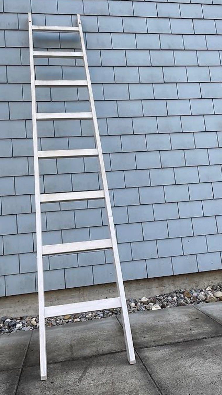 Leitern: Holzleiter weiss, 2.37m lang – Gebraucht aus Rämismühle von schmeelen