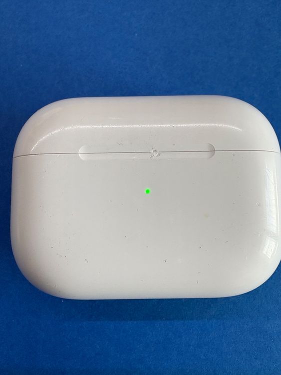 Apple AirPods Pro 1 charging case. 2